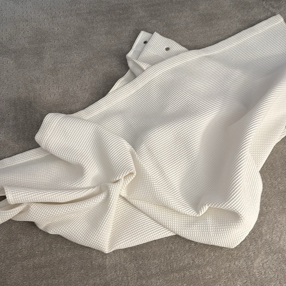 Like New Pottery Barn Waffle Weave White Shower Curtain - Picture 2 of 5